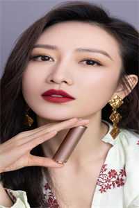 影后老婆领奖时，女儿和我身死的新闻冲上了热搜周颖秦旭最新章节